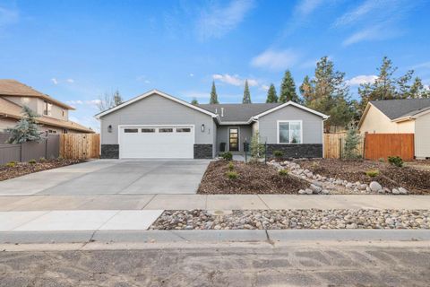 Tiny photo for 824 Quail Park Circle, Klamath Falls, OR 97601 (MLS # 220213704)