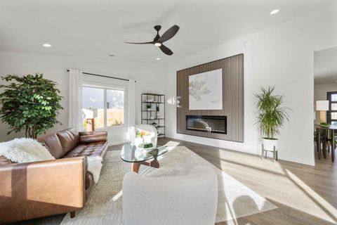 Tiny photo for 824 Quail Park Circle, Klamath Falls, OR 97601 (MLS # 220213704)