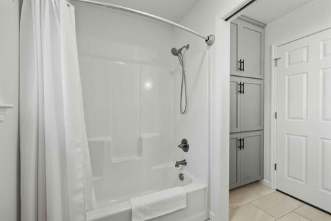 Tiny photo for 824 Quail Park Circle, Klamath Falls, OR 97601 (MLS # 220213704)