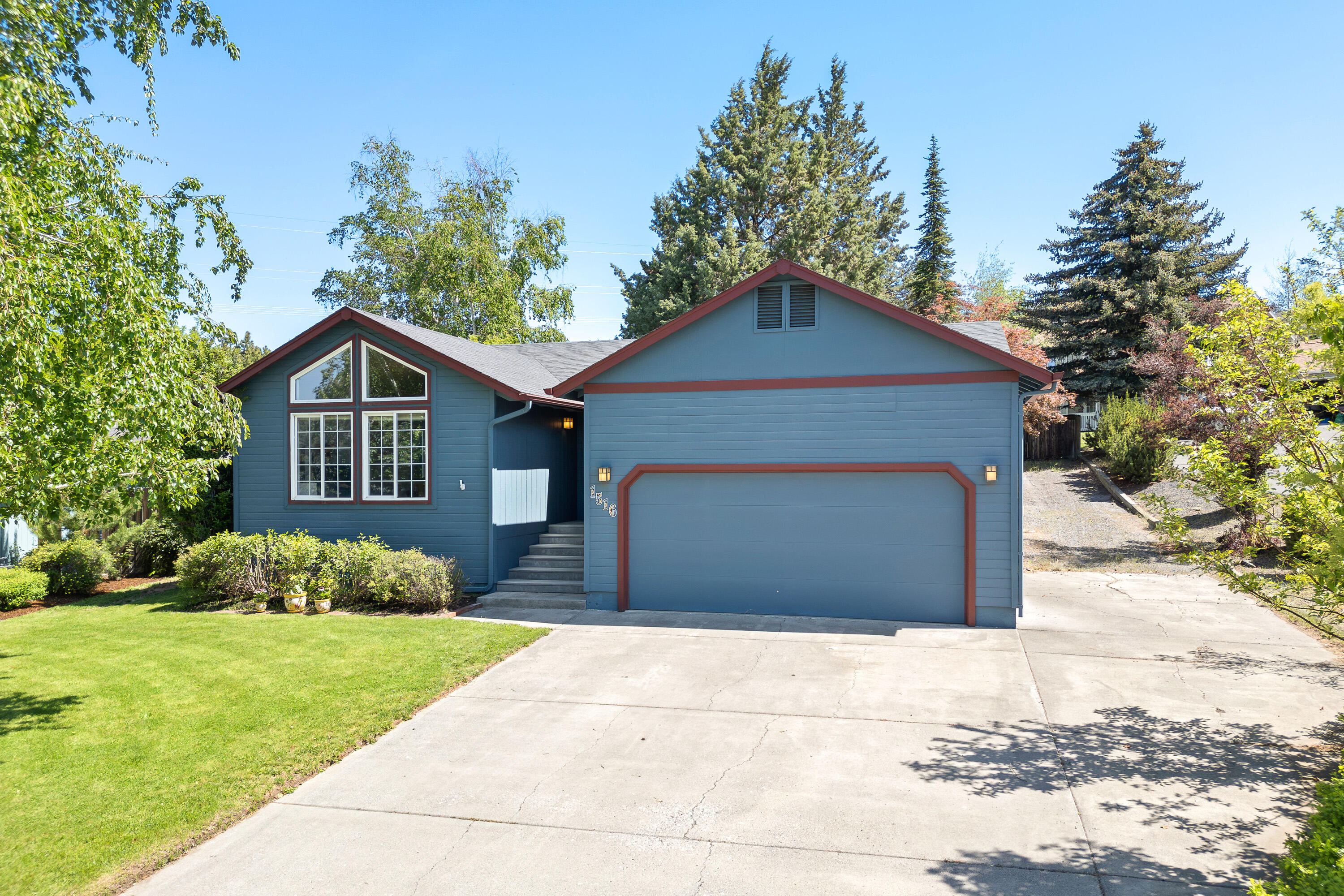 1516 NE Locksley Drive