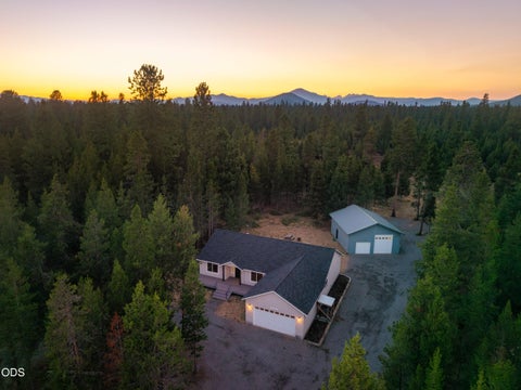 Photo of 16346 Park Drive, La Pine, OR 97739 (MLS # 220223071)