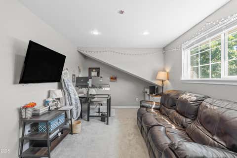 Tiny photo for 20716 Amber Way, Bend, OR 97701 (MLS # 220227312)