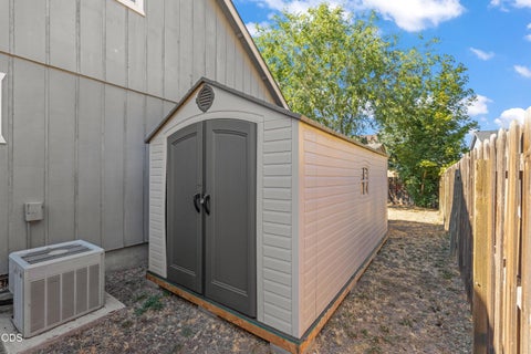 Tiny photo for 20716 Amber Way, Bend, OR 97701 (MLS # 220227312)