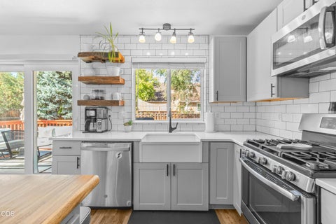 Tiny photo for 20716 Amber Way, Bend, OR 97701 (MLS # 220227312)
