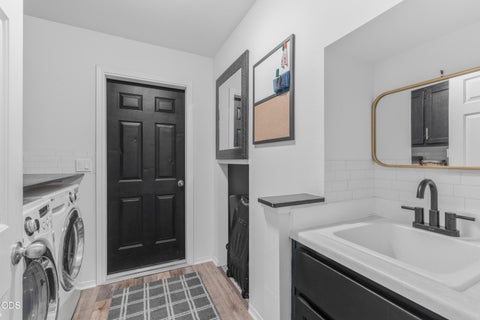 Tiny photo for 20716 Amber Way, Bend, OR 97701 (MLS # 220227312)