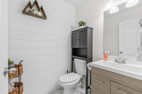 Tiny photo for 20716 Amber Way, Bend, OR 97701 (MLS # 220227312)
