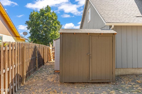 Tiny photo for 20716 Amber Way, Bend, OR 97701 (MLS # 220227312)
