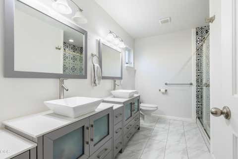 Tiny photo for 20716 Amber Way, Bend, OR 97701 (MLS # 220227312)