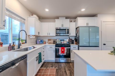 Tiny photo for 529 Black Bear Drive, Medford, OR 97501 (MLS # 220211937)