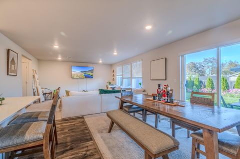 Tiny photo for 529 Black Bear Drive, Medford, OR 97501 (MLS # 220211937)