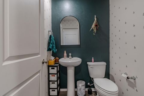 Tiny photo for 529 Black Bear Drive, Medford, OR 97501 (MLS # 220211937)