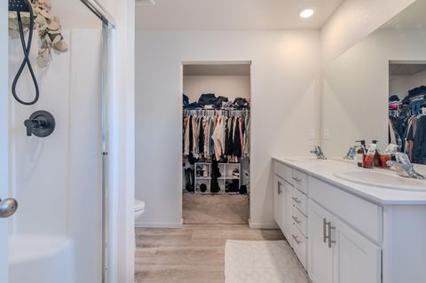 Tiny photo for 529 Black Bear Drive, Medford, OR 97501 (MLS # 220211937)