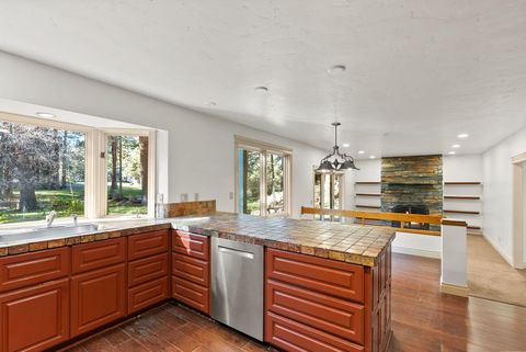 Tiny photo for 20375 SE Big Bear Court, Bend, OR 97702 (MLS # 220212579)