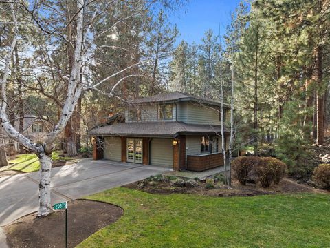 Tiny photo for 20375 SE Big Bear Court, Bend, OR 97702 (MLS # 220212579)