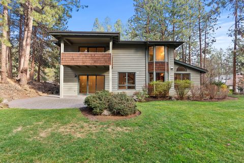 Tiny photo for 20375 SE Big Bear Court, Bend, OR 97702 (MLS # 220212579)