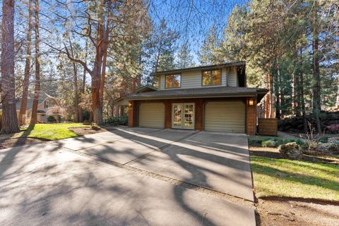 Tiny photo for 20375 SE Big Bear Court, Bend, OR 97702 (MLS # 220212579)