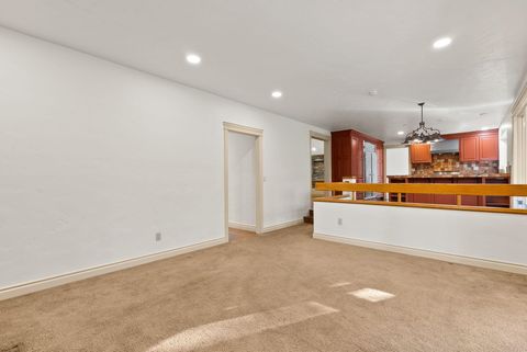 Tiny photo for 20375 SE Big Bear Court, Bend, OR 97702 (MLS # 220212579)