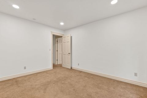 Tiny photo for 20375 SE Big Bear Court, Bend, OR 97702 (MLS # 220212579)