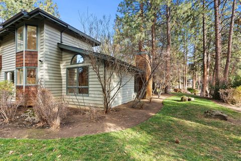 Tiny photo for 20375 SE Big Bear Court, Bend, OR 97702 (MLS # 220212579)
