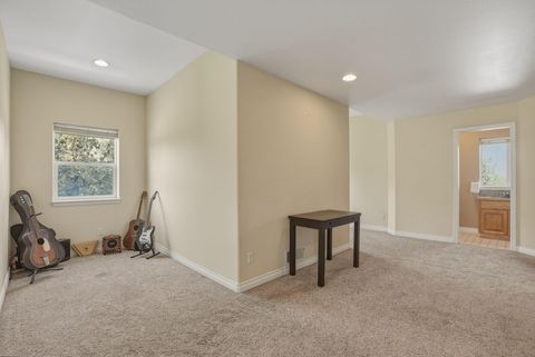 Tiny photo for 21821 Butler Market RD, Bend, OR 97701 (MLS # 220221154)