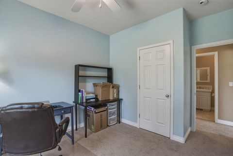 Tiny photo for 21821 Butler Market RD, Bend, OR 97701 (MLS # 220221154)