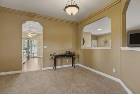 Tiny photo for 21821 Butler Market RD, Bend, OR 97701 (MLS # 220221154)