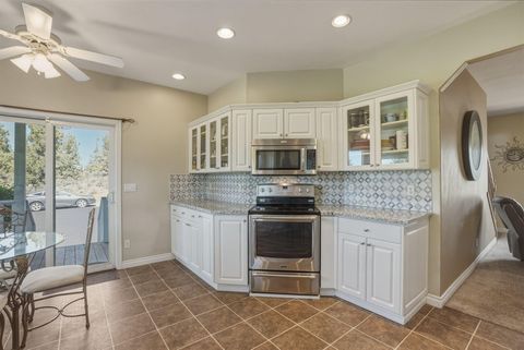 Tiny photo for 21821 Butler Market RD, Bend, OR 97701 (MLS # 220221154)