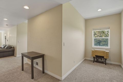 Tiny photo for 21821 Butler Market RD, Bend, OR 97701 (MLS # 220221154)