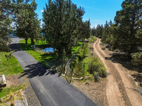 Tiny photo for 21821 Butler Market RD, Bend, OR 97701 (MLS # 220221154)