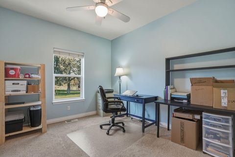 Tiny photo for 21821 Butler Market RD, Bend, OR 97701 (MLS # 220221154)