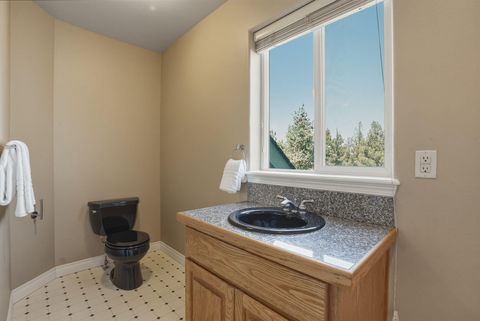Tiny photo for 21821 Butler Market RD, Bend, OR 97701 (MLS # 220221154)