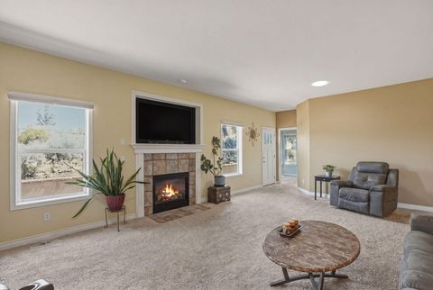 Tiny photo for 21821 Butler Market RD, Bend, OR 97701 (MLS # 220221154)