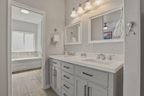 Tiny photo for 21821 Butler Market RD, Bend, OR 97701 (MLS # 220221154)