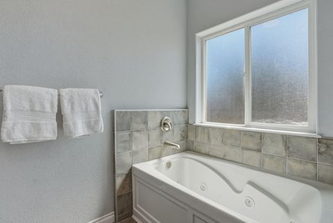 Tiny photo for 21821 Butler Market RD, Bend, OR 97701 (MLS # 220221154)