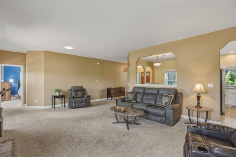 Tiny photo for 21821 Butler Market RD, Bend, OR 97701 (MLS # 220221154)