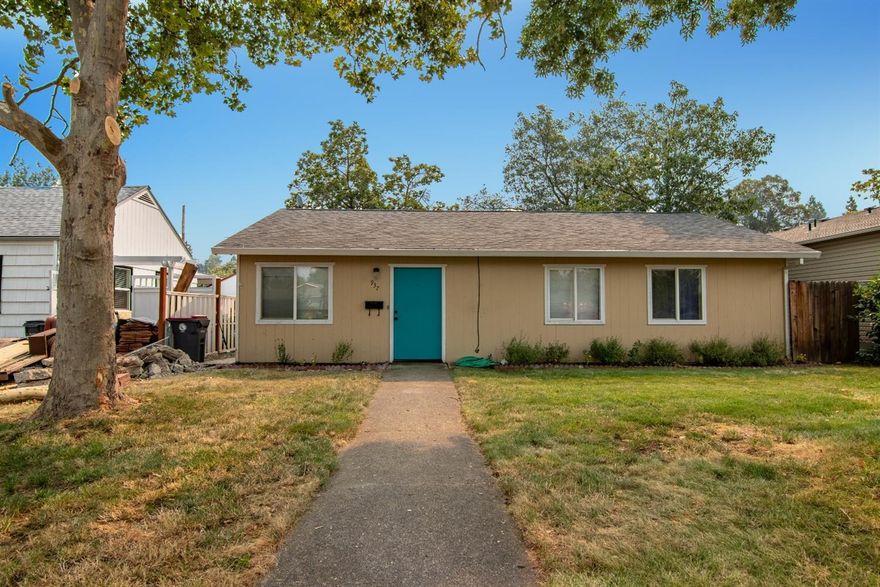 Charming 1040sf home offers 3 bedrooms and 1 full bathroom with jacuzzi tub/shower. Great neighborhood with mature trees just a block to beautiful Fichtner Mainwaring Park and Jefferson Elementary School. Kitchen and dining area have custom tile flooring. Bathroom has custom tile work installed in 2015. Fully fenced back yard with large paved patio, shade trees, raised garden beds and possible RV parking. Detached one car garage has alley access. This cutie has many possibilities with room to expand! New HVAC system and flooring to be installed prior to closing!