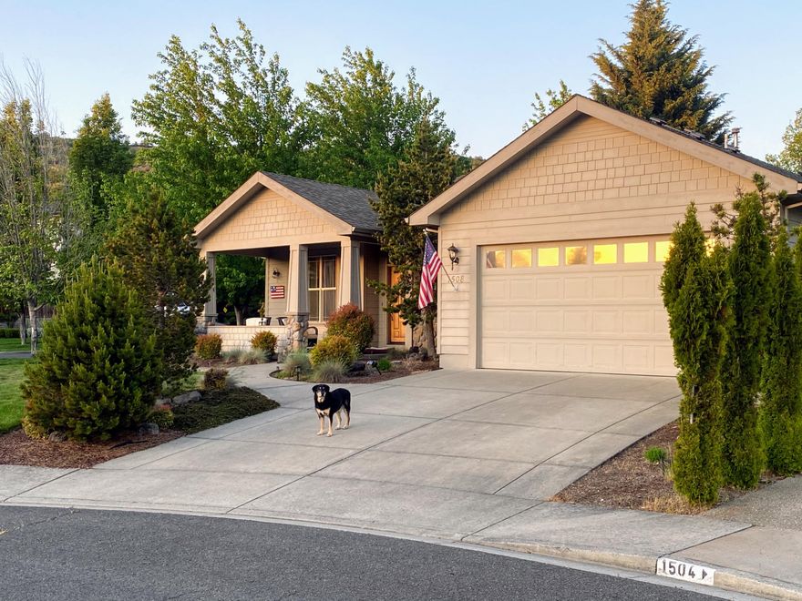 Excellent east Medford location. Single level 1822 square foot home built in 2002 on a .18 acre corner lot. Split floor plan with 3 bedrooms and 2 full baths. Each bedroom has its own walk-in closet. The kitchen is open and bright with granite counters and a gas range. Nine foot ceilings throughout with a coffered ceiling in the master bedroom. There are two gas fireplaces, one in the formal living room and one in the family room.