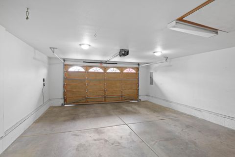 Tiny photo for 1401 Diamond Street, Medford, OR 97501 (MLS # 220211621)