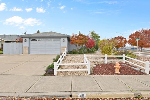 Tiny photo for 1401 Diamond Street, Medford, OR 97501 (MLS # 220211621)
