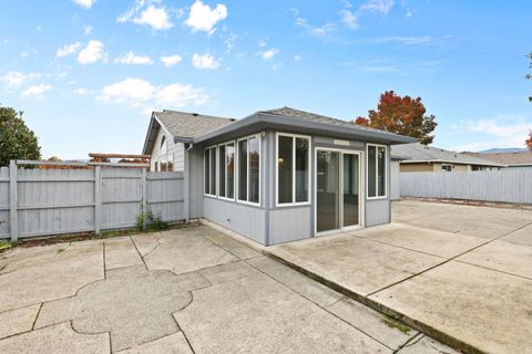 Tiny photo for 1401 Diamond Street, Medford, OR 97501 (MLS # 220211621)