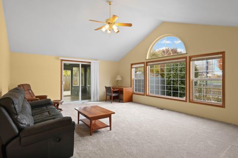 Tiny photo for 1401 Diamond Street, Medford, OR 97501 (MLS # 220211621)