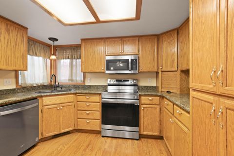 Tiny photo for 1401 Diamond Street, Medford, OR 97501 (MLS # 220211621)