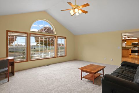 Tiny photo for 1401 Diamond Street, Medford, OR 97501 (MLS # 220211621)