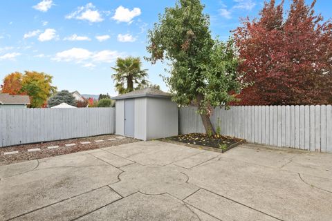 Tiny photo for 1401 Diamond Street, Medford, OR 97501 (MLS # 220211621)