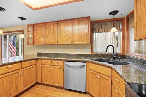 Tiny photo for 1401 Diamond Street, Medford, OR 97501 (MLS # 220211621)