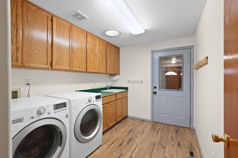 Tiny photo for 1401 Diamond Street, Medford, OR 97501 (MLS # 220211621)