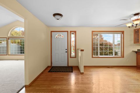 Tiny photo for 1401 Diamond Street, Medford, OR 97501 (MLS # 220211621)