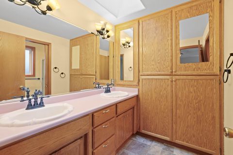 Tiny photo for 1401 Diamond Street, Medford, OR 97501 (MLS # 220211621)