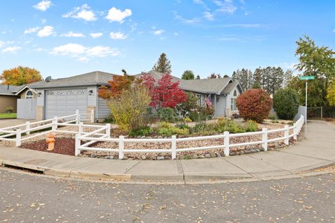 Tiny photo for 1401 Diamond Street, Medford, OR 97501 (MLS # 220211621)