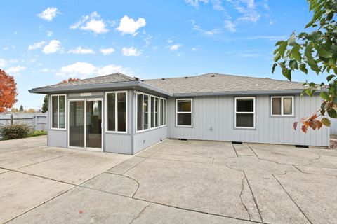 Tiny photo for 1401 Diamond Street, Medford, OR 97501 (MLS # 220211621)